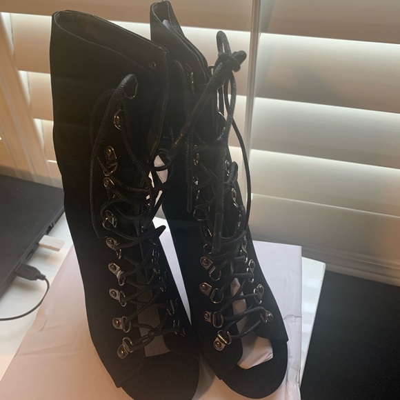 Black suede lacy heels - Picture 2 of 6